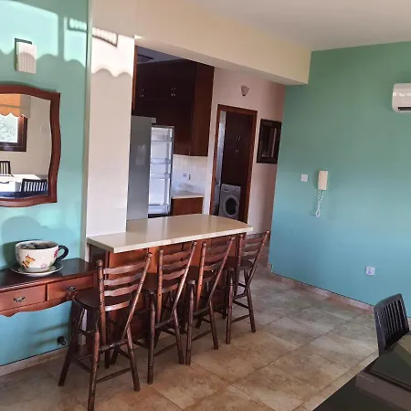 Joanna Sunset Apts Pomósz