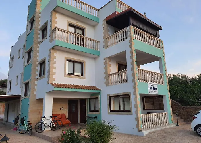 Joanna Sunset Apts * Помос