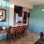 Joanna Sunset Apts Pomos